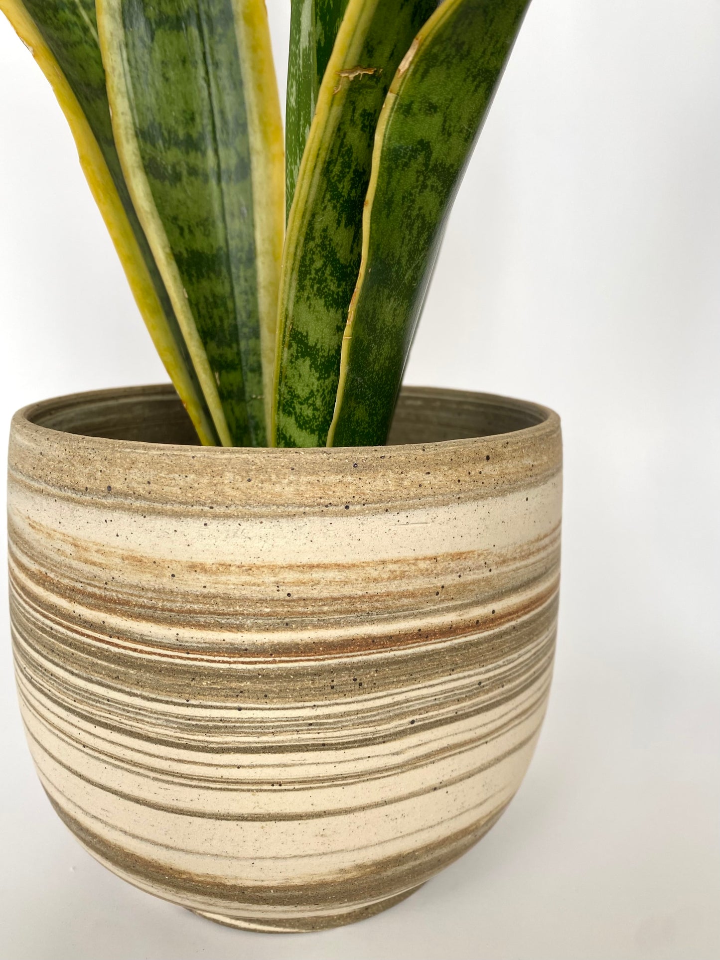 EARTH LINES: Marbled Clay Plant Holder No3