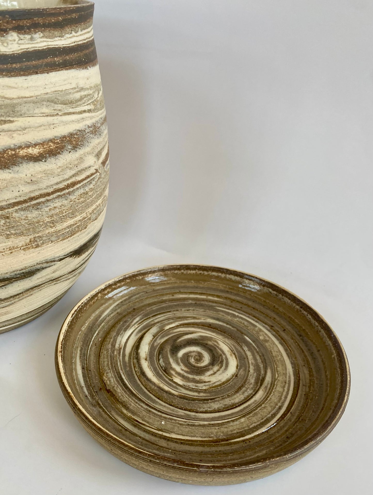 EARTH LINES: Clay Planter for Elisabeth